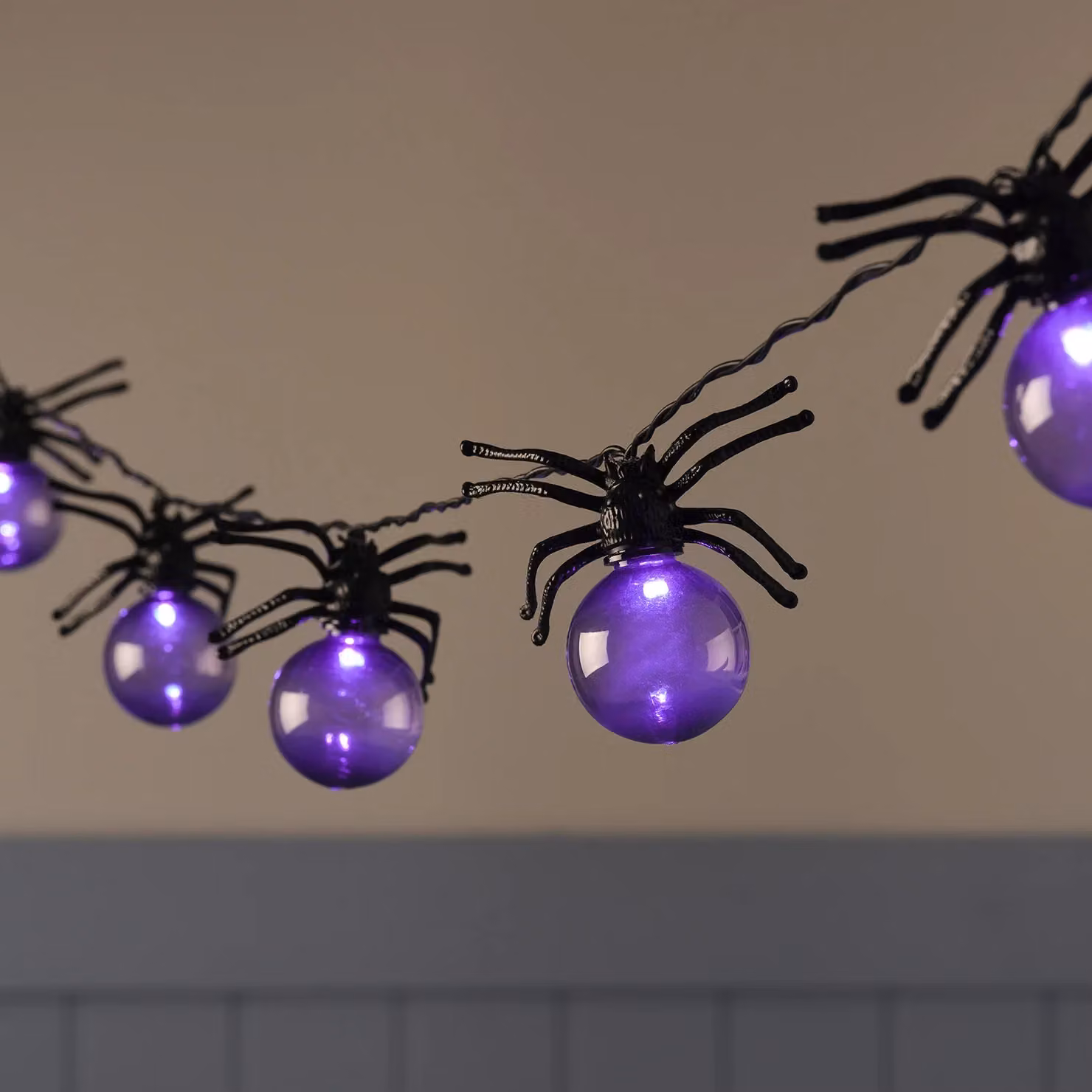 Lights4fun 10 Spider Purple LED Halloween Battery Festoon Lights