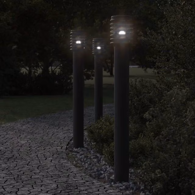 Berkfield Home Black Stainless Steel Outdoor Floor Lamp with Outlet, Height: 110 cm – 1