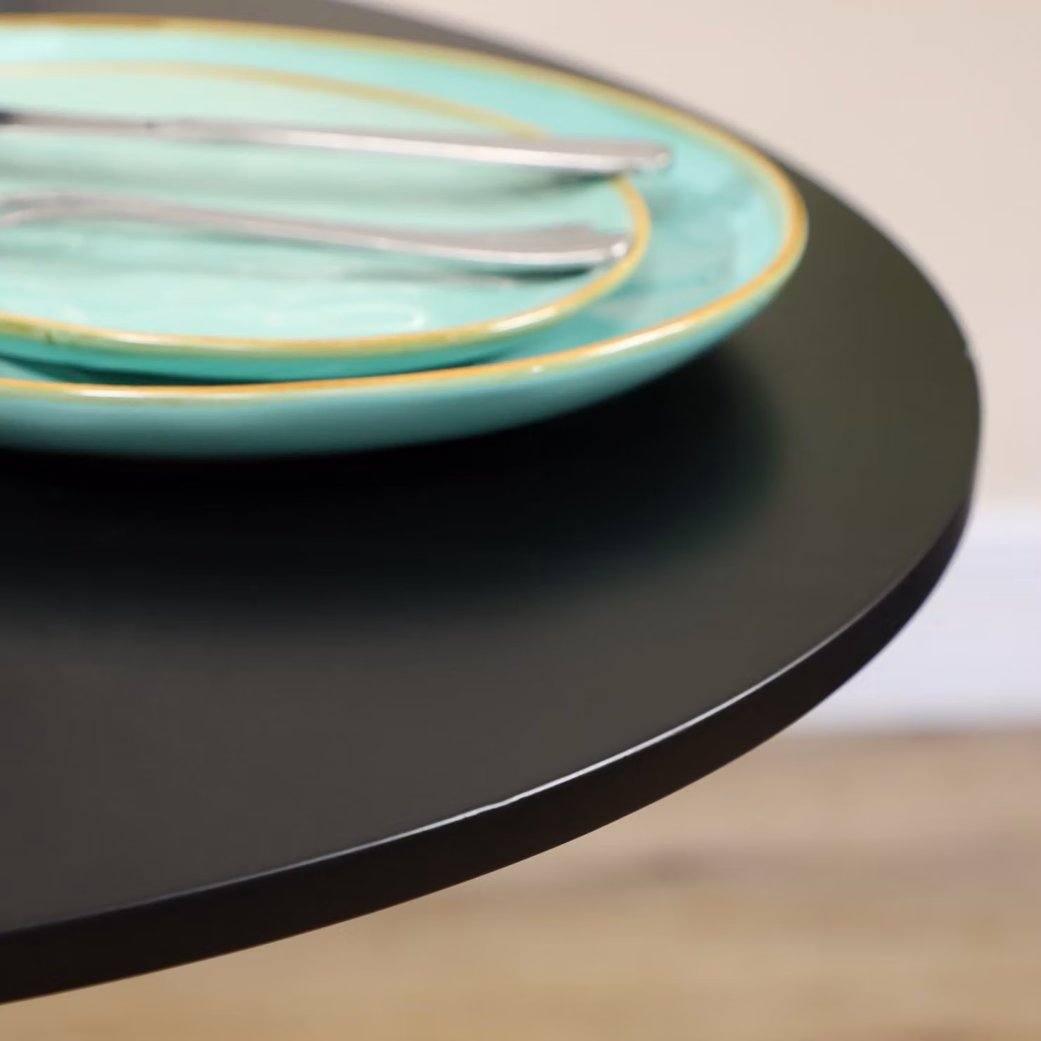 HOMCOM Modern Round Dining Table with Steel Base in Black – 6