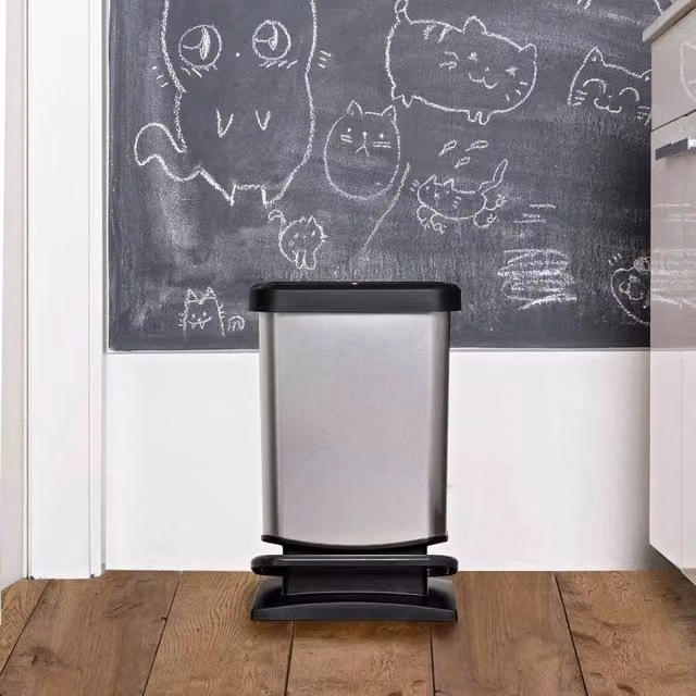 KORVIXA 20L Silver Pedal Trash Can with Lid and Fingerprint-Proof Stainless Steel Finish – 1