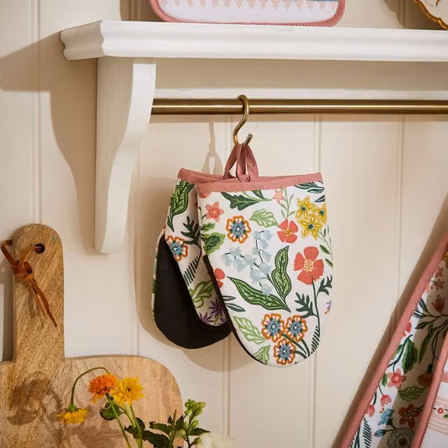 Ulster Weavers Petals and Prose Pink Floral Cotton Microwave Mitts Pair – 1