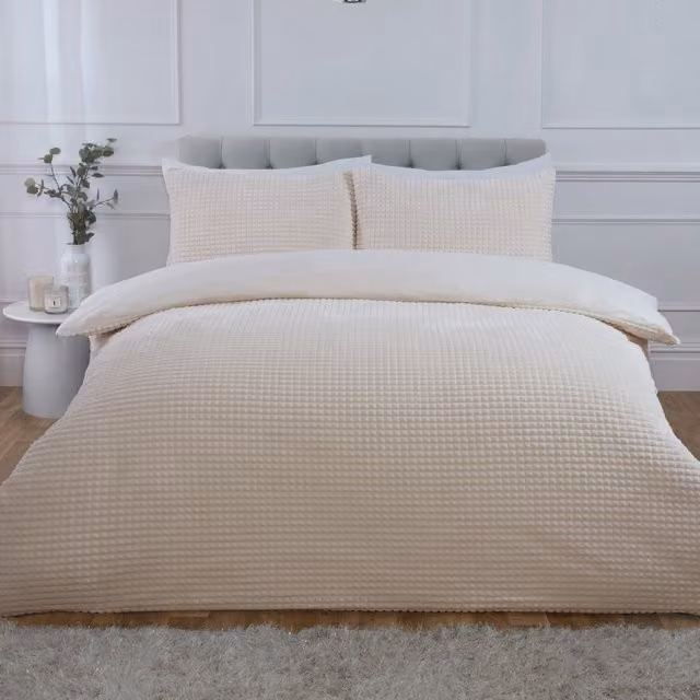 Rapport Home Reversible Waffle Teddy Polyester Fleece Duvet Cover and Pillowcase Set in Beige and Brown, W/D/H: 180 x 200 cm and 50 x 75 cm