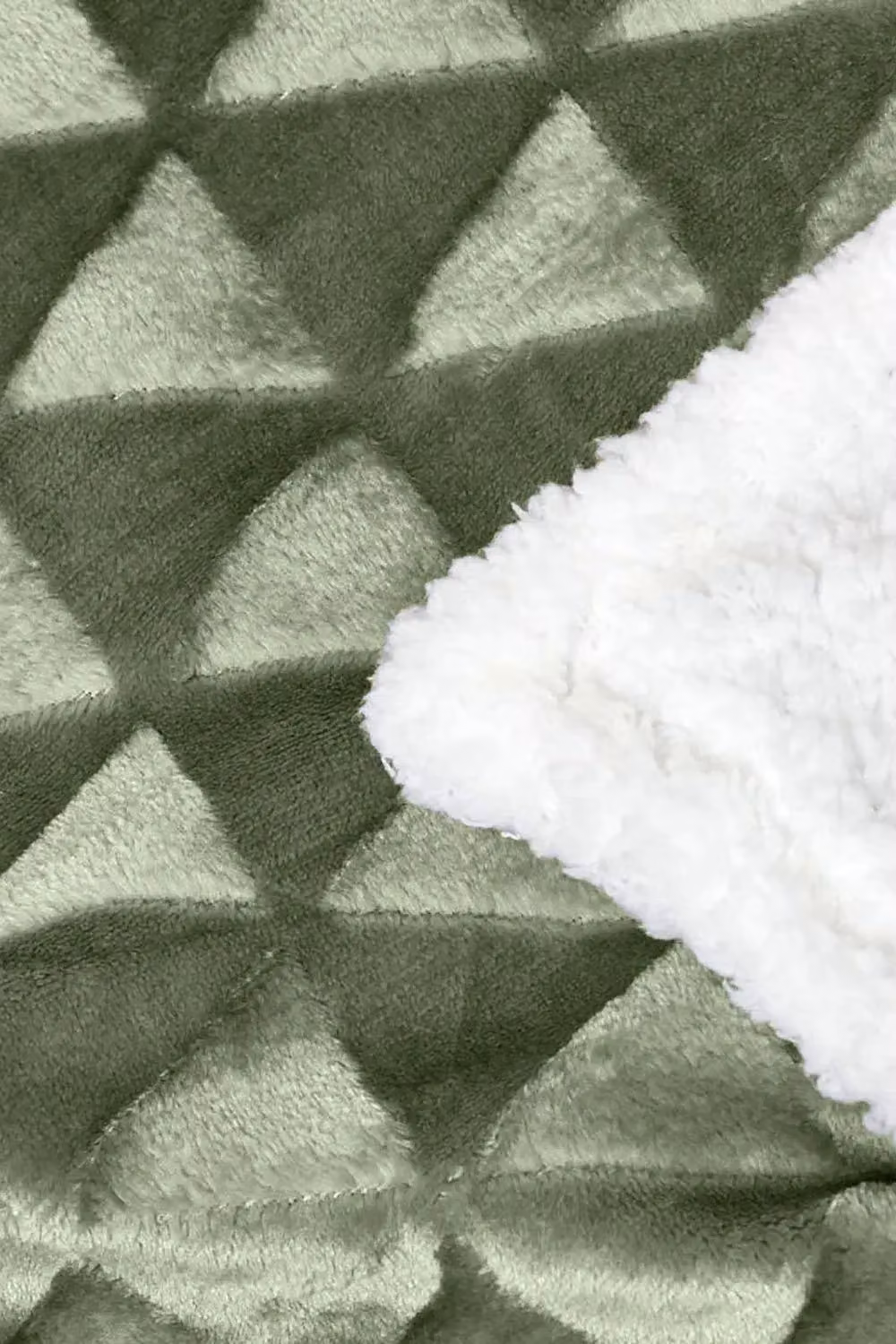 Homescapes Geometric Patterned Sherpa Fleece Throw Blanket in Sage Green, W/D/H: 130 x 160 cm – 3