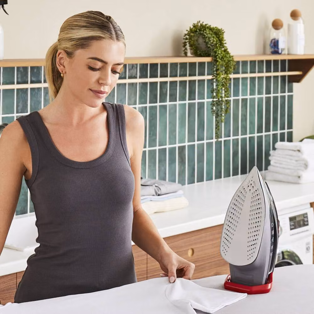 Morphy Richards Power Steam Elite 3000W LED Steam Iron with Ceramic Soleplate and Anti-Calc Function in Black – 3
