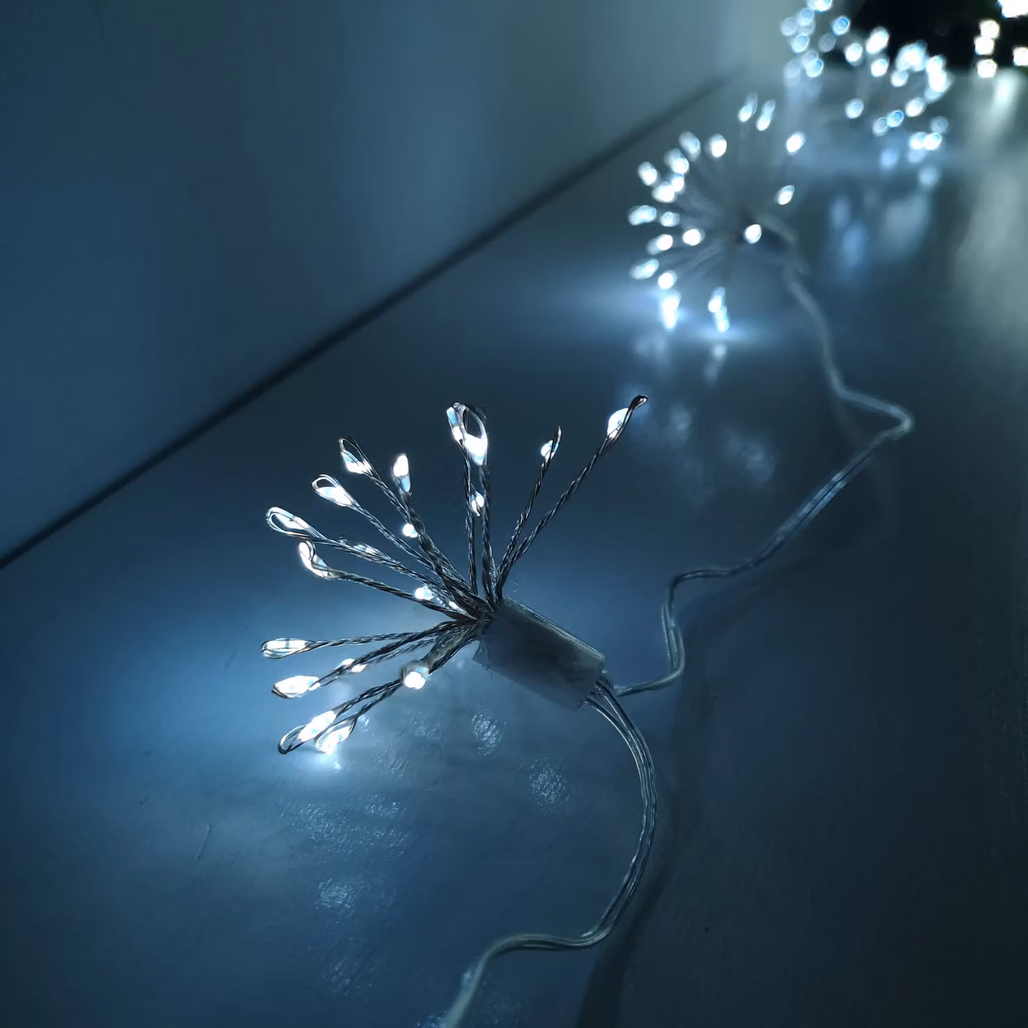 Samuel Alexander 10 Starburst Premier Christmas Outdoor Battery Timer Lights, 200 LED, Cool White – 2