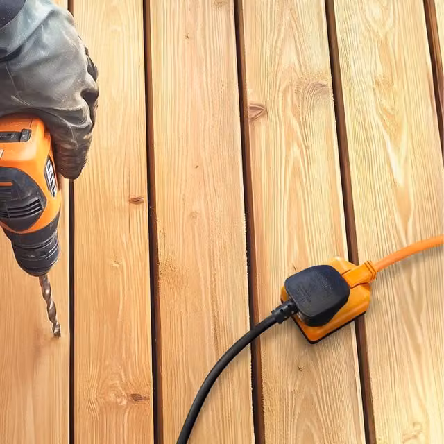 Masterplug Single Socket 15m Outdoor Extension Lead with Cable Tidy, Orange