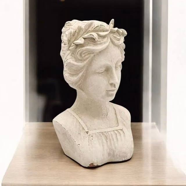 Minster Classic Bust Ornament in Beige, W: 19 cm, D: 22 cm, H: 38 cm