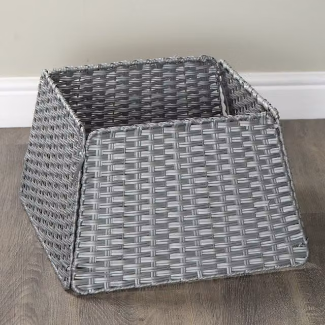 Samuel Alexander Foldable Faux Rattan Christmas Tree Skirt in Grey