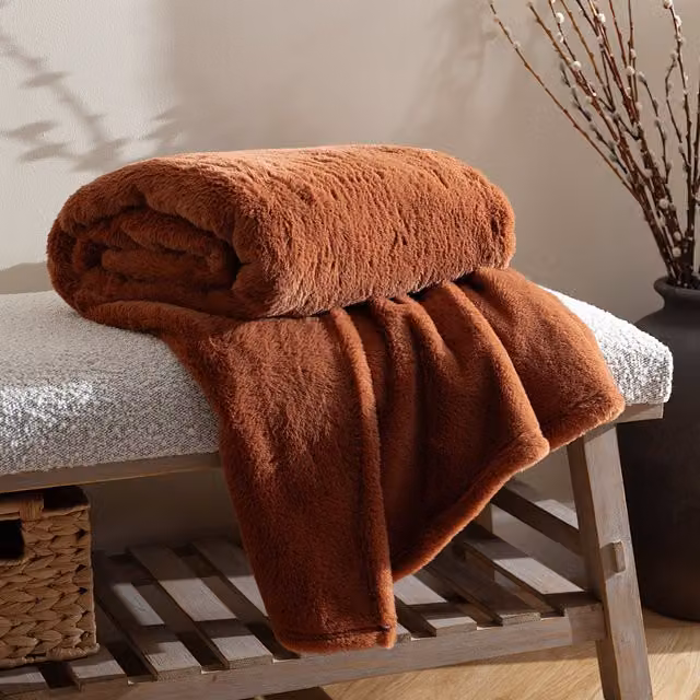 Riva Home Kallu Reversible Double-Sided Faux Fur Throw in Orange, W: 130 cm, L: 180 cm – 4