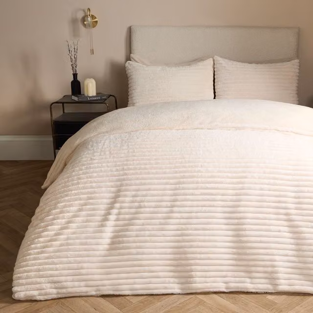 OHS Ribbed Faux Fur Duvet Cover and Bedding Set in Cream, King Size, W: 180 cm, L: 200 cm – 1