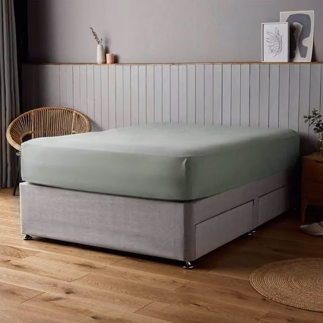 Silentnight Supersoft Fitted Sheet in Pale Green, W/D/H: 180 x 200 cm