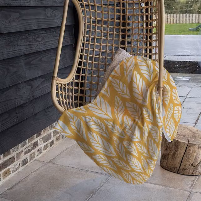 Benjamin Tate Design Orange Fleece Blanket with White Floral Pattern, W/D/H: 120 x 150 cm – 1