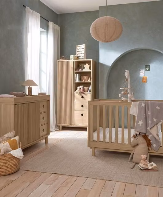 Mamas & Papas Oska 3 Piece Cotbed Range with Wide Dresser Changer and Wardrobe in Natural/Oak