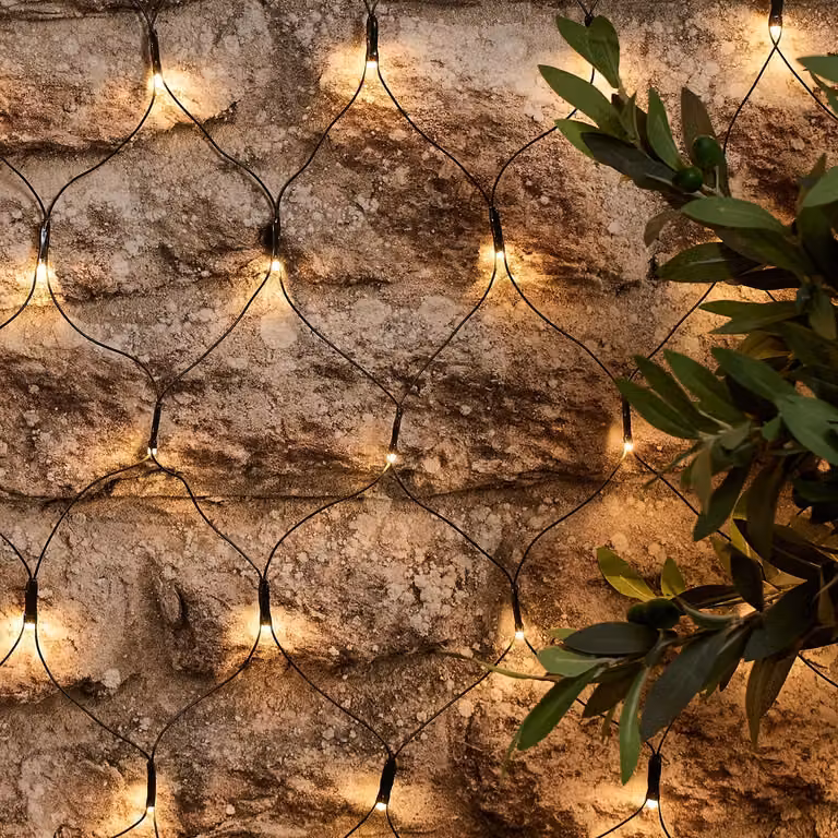 Lights4fun 100 Warm White LED Solar Net Light with Green Cable and USB Rechargeable Solar Panel