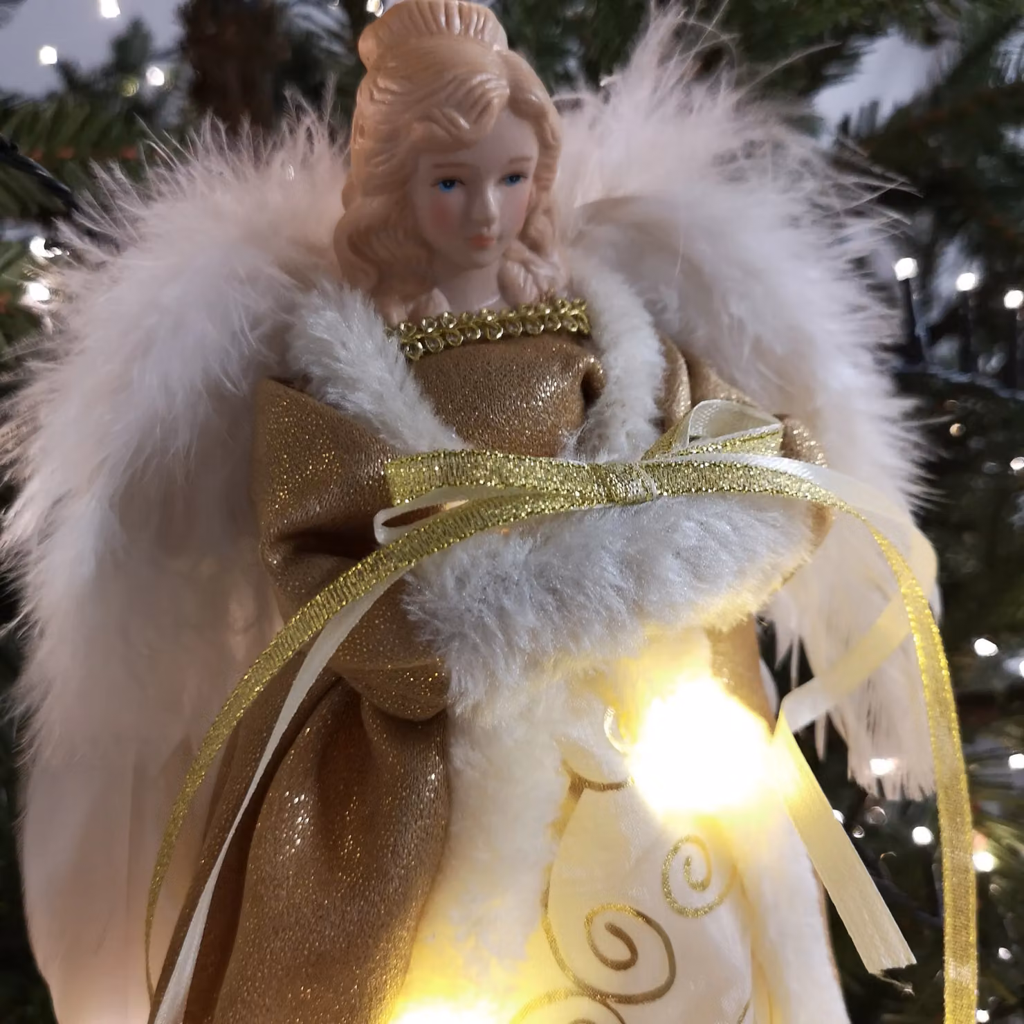 Samuel Alexander Premier Gold Angel Christmas Tree Topper with Warm White LEDs, 30 cm – 2