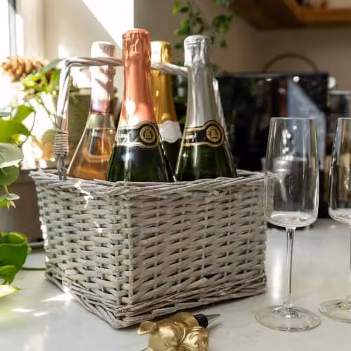 Madison & Mayfair 4 Wine Basket Holder with Ribbon and Cellophane in Grey Wash – 2
