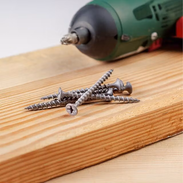 Livingandhome 800 Piece M2 Flat Head Self Tapping Steel Screws Set in Silver Nickel-Plated Finish
