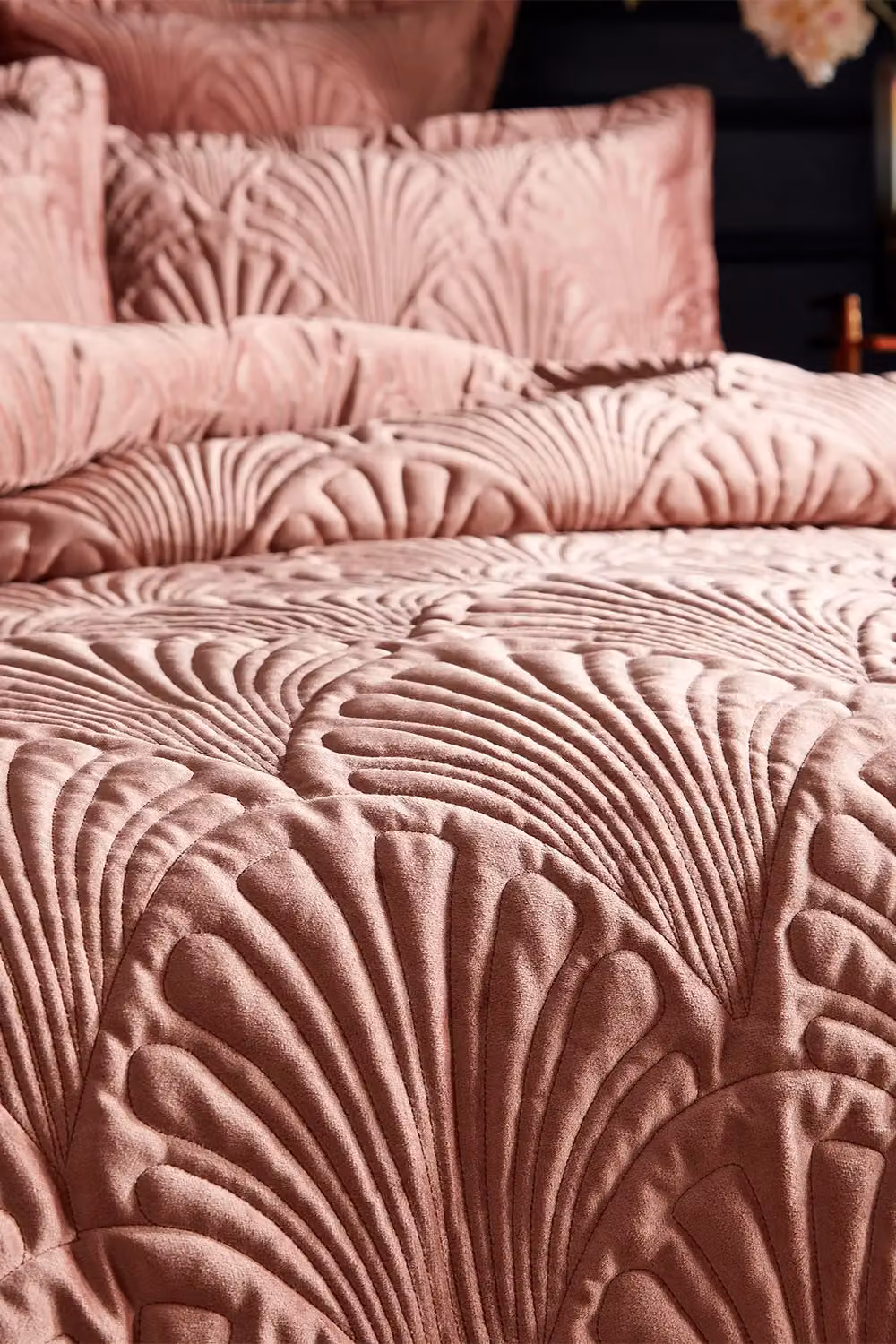 Paoletti Palmeria Quilted Velvet Duvet Cover and Pillowcase Set in Pink, W/D/H: 220 x 200 cm and 140 x 200 cm – 2