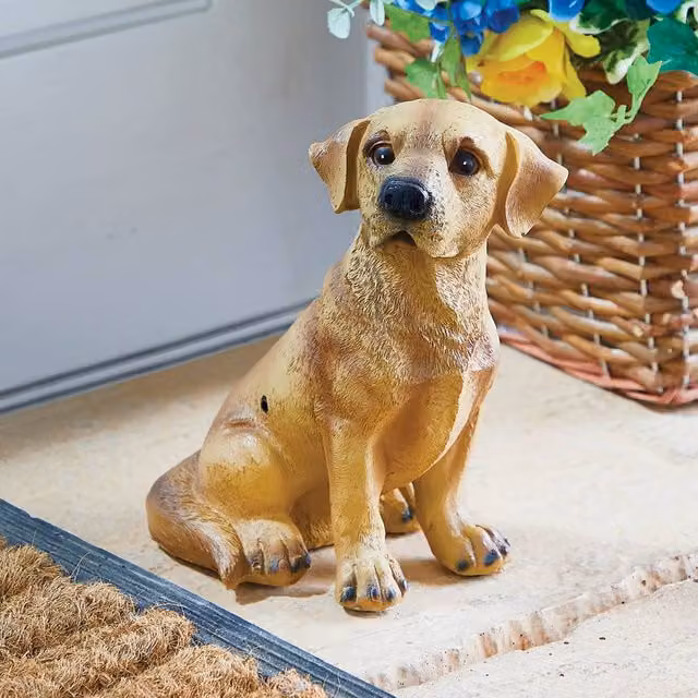Gainsborough Motion Sensor Barking Dog Ornament in Polyresin, H19 x W11 x D12 cm, Tan