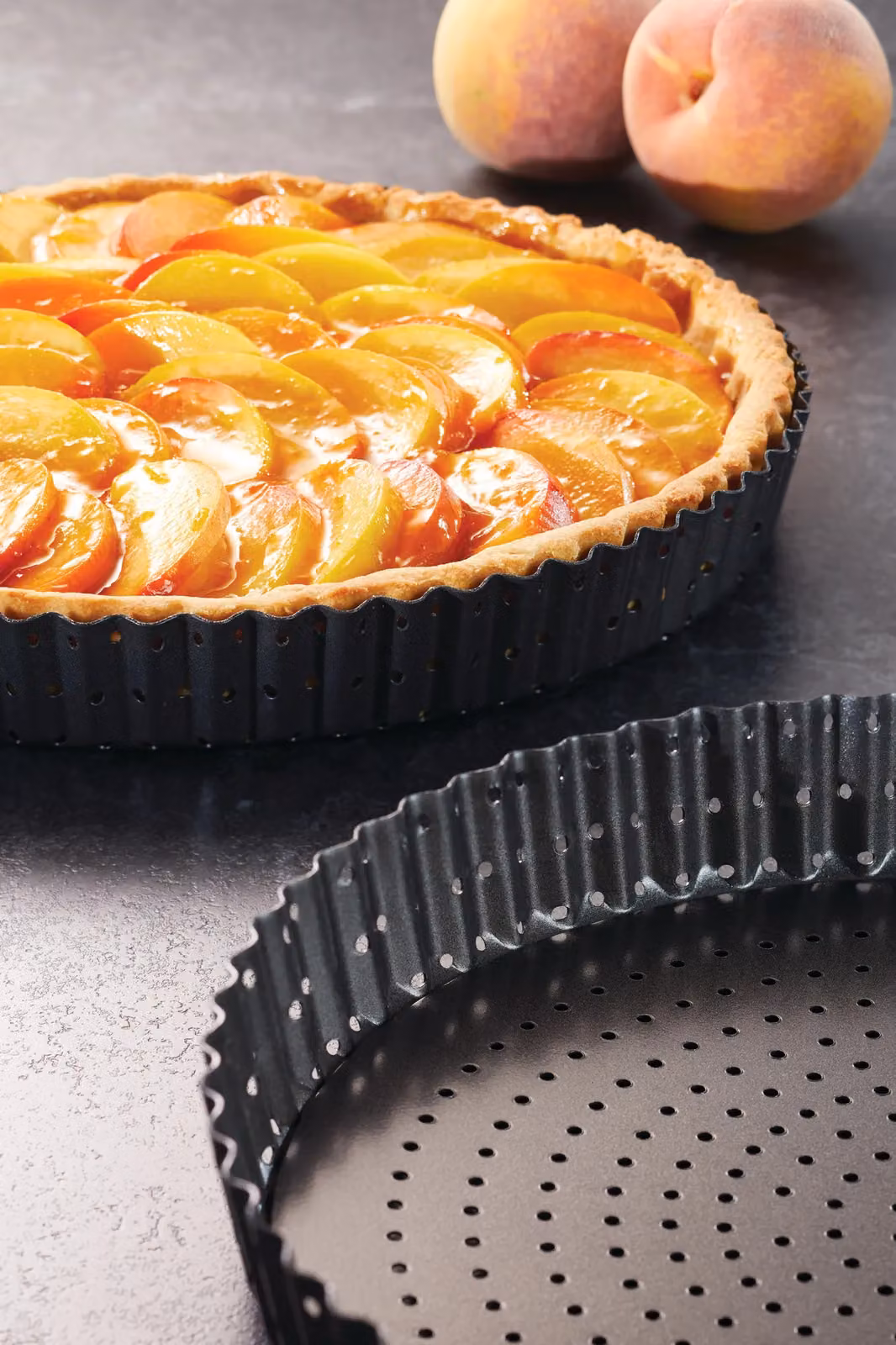 MasterClass Non-stick Round Fluted Tart Tin, Black, Diameter: 30 cm – 3