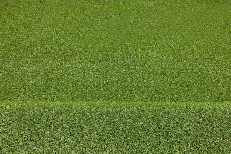 RugsX Mona Artificial Grass Rug in Green, W: 133 cm, D: 100 cm
