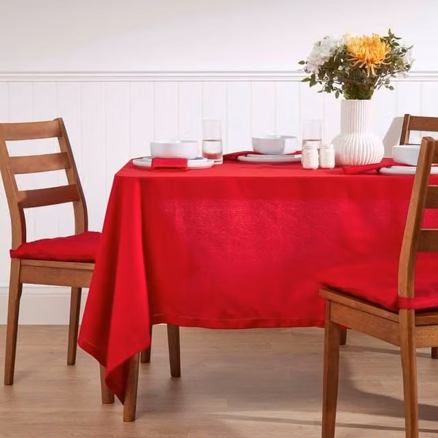 Homescapes Plain Red Cotton Tablecloth, W: 137.16 cm x D: 137.16 cm x H: 1.37 cm