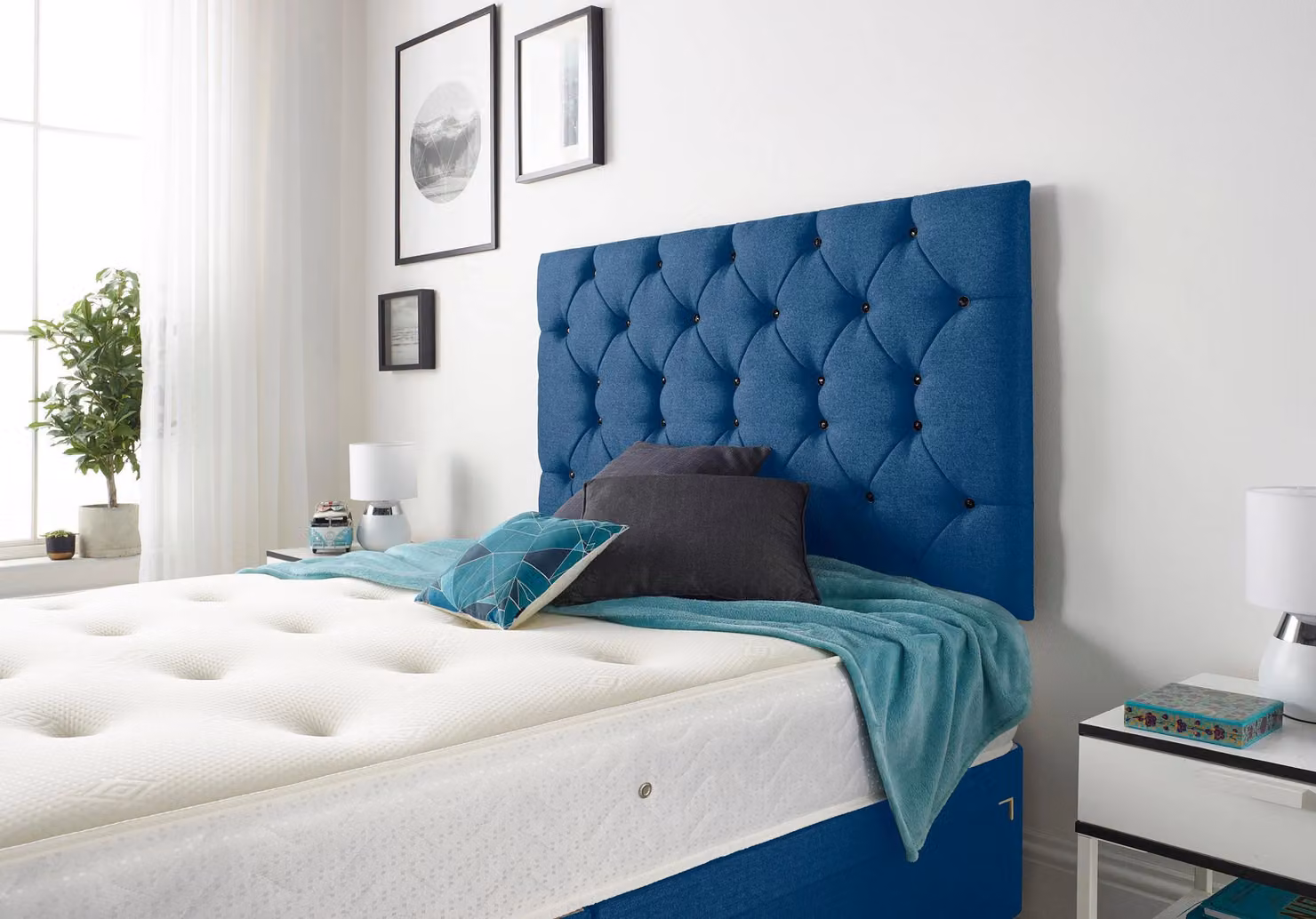 Somnior Premier Plush Velvet 4 Drawer Divan Bed Set with Upholstered Chesterfield Headboard in Blue, Size: Double (140 x 200 cm) – 2
