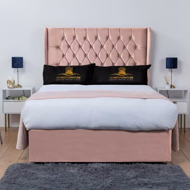 UK Bed Furniture Mary Winged Divan Bed Base with 54 Inch Buttoned Headboard in Pink Velvet, W/D/H: 140 x 200 cm