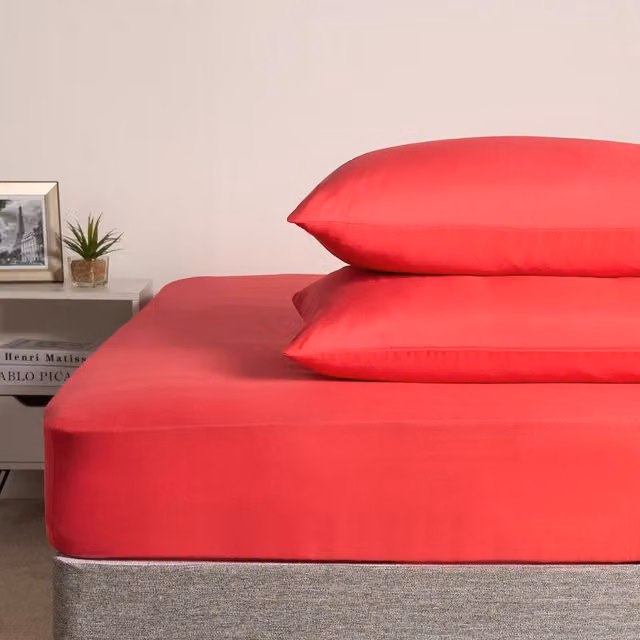 Brentfords Pair of Plain Red Polyester Housewife Pillowcases with Envelope Closure