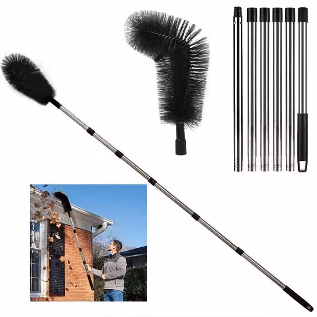 Ventryn Extendable Telescopic Pole Gutter Cleaning Brush in Black