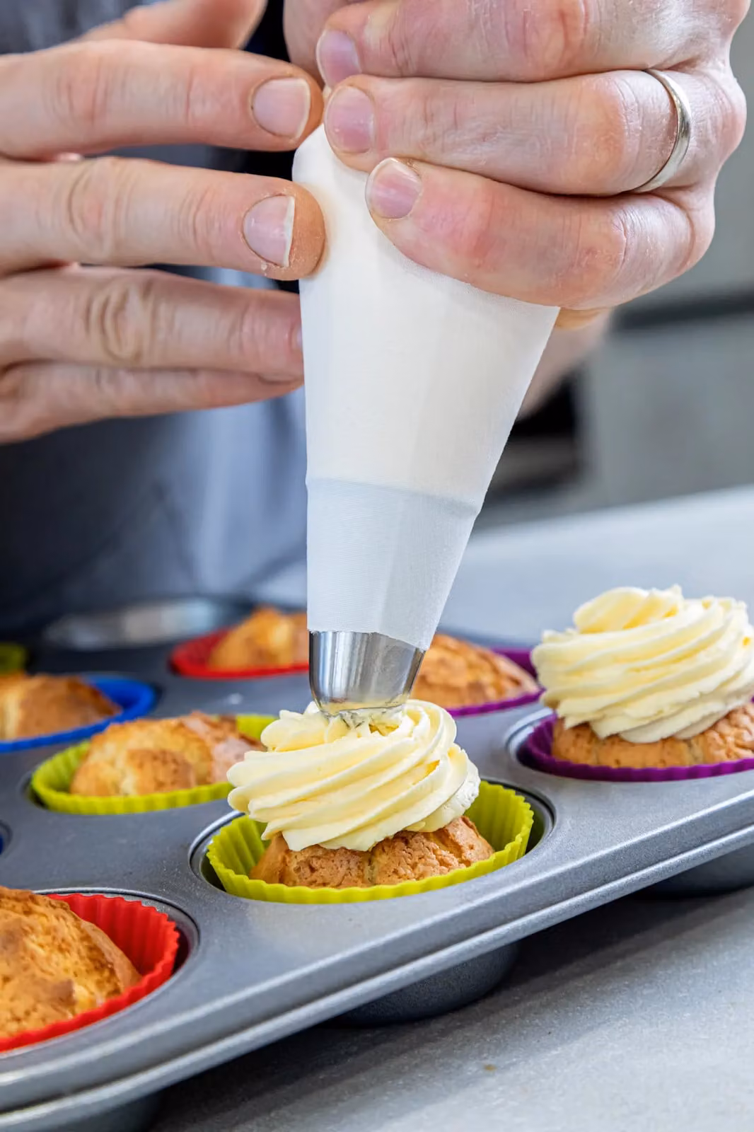 MasterClass Professional White Food and Icing Piping Bag, 40 cm – 3
