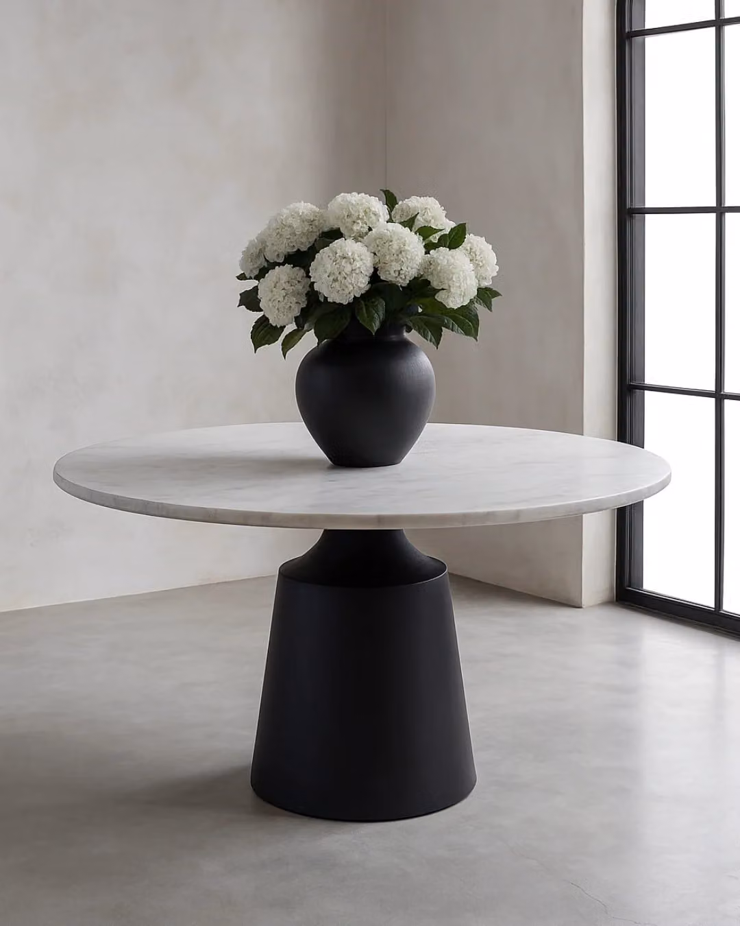 Tommy Franks Montara Round Marble Dining Table in White and Black, Diameter: 150 cm, Height: 75 cm