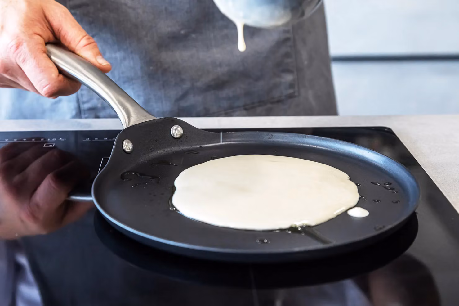 MasterClass Induction Ready Crepe Pan, 24cm, Black – 2