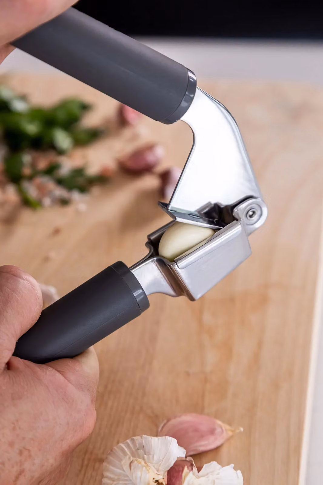 KitchenAid Soft Grip Stainless Steel Garlic Press in Grey with Ergonomic Grip and Dishwasher Safe Design – 6