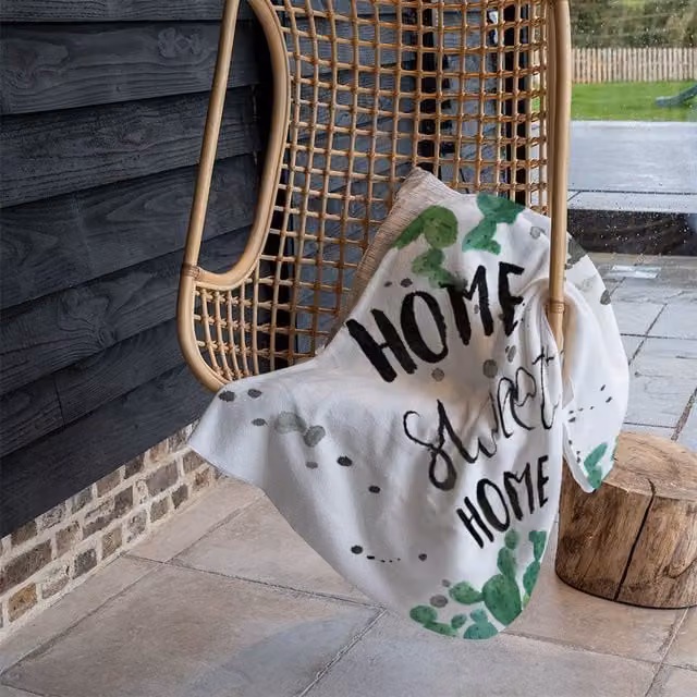 Benjamin Tate Design Home Sweet Home Fleece Blanket in Green, Beige and White, W/D/H: 120 x 150 cm