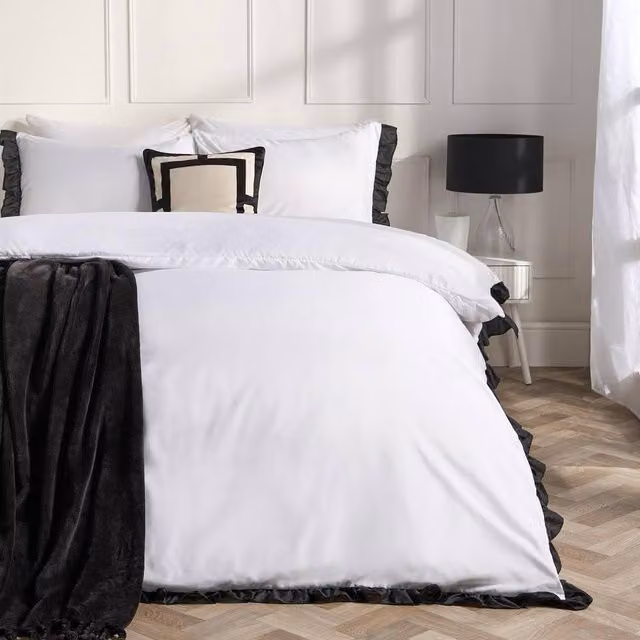 OHS Microfibre Duvet Cover and Pillowcase Set with Frill Edge, White and Black, W/D/H: 180 x 200 cm, Pillowcases: 50 x 75 cm – 6