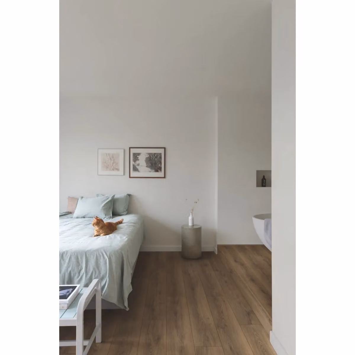 Vinyl Flooring UK Class 800 Water Resistant Wood Look Laminate Flooring in Taupe, 8mm Thickness, Covers 1.596sqm – 2