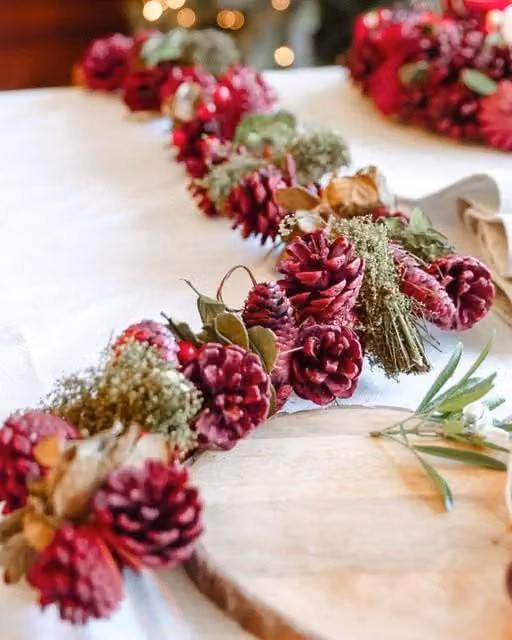 Dibor Cinnamon Pine Christmas Tabletop Garland in Red, Green and Gold – 1