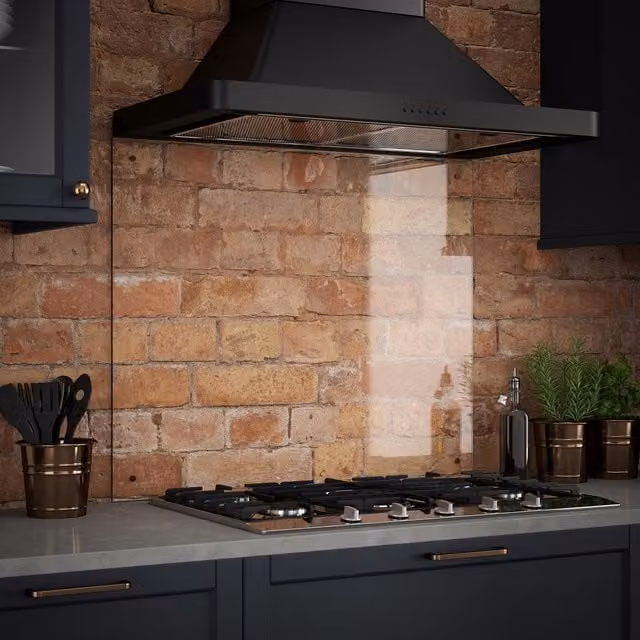 Generic Clear Glass Kitchen Splashback with Silver Fixing Caps, W: 90.0 cm, H: 75.0 cm – 1