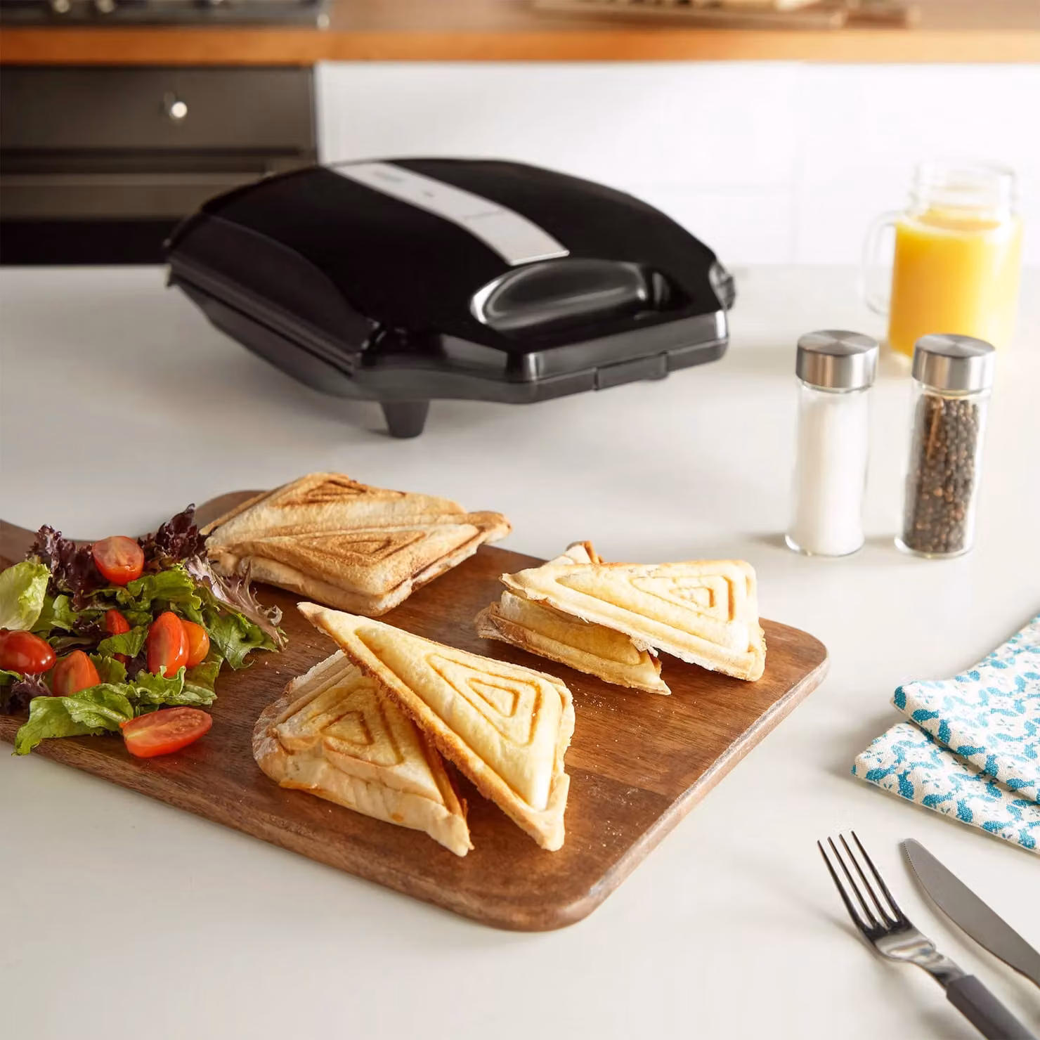 VonShef 1600W 4 Slice Sandwich Toaster with Non-Stick Plates in Black – 3