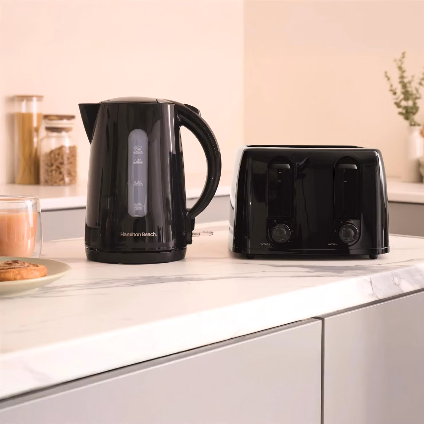 Hamilton Beach Essentials 4 Slice Toaster, 1300W, Black – 7