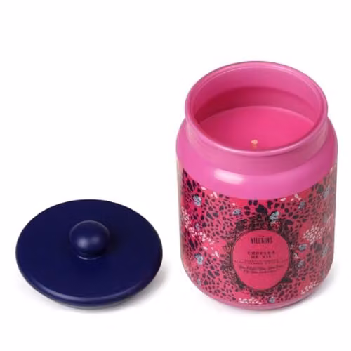 Disney Villains Cruella De Vil Inspired Black Pepper and Foxglove Scented Candle, 430 g – 1