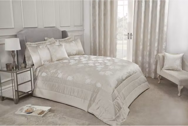 NewEdgeBlinds Pink Fibre Winter Bedspread
