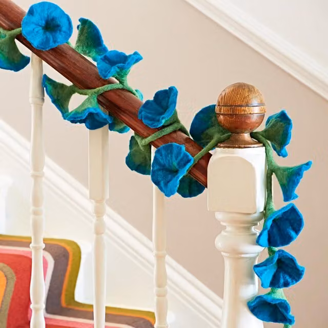 Paper High Handcrafted Felt Flower Garland in Turquoise, 160 cm Long with 20 Flowers – 1