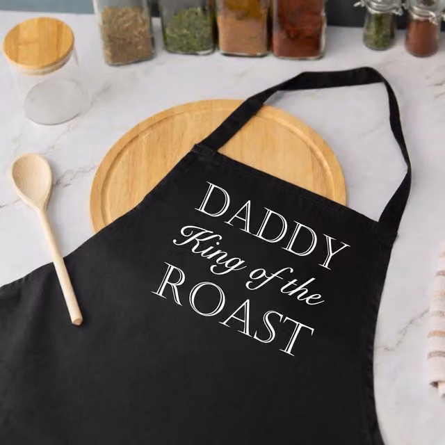 60 SECOND MAKEOVER Men's Daddy King of the Roast Apron in Black