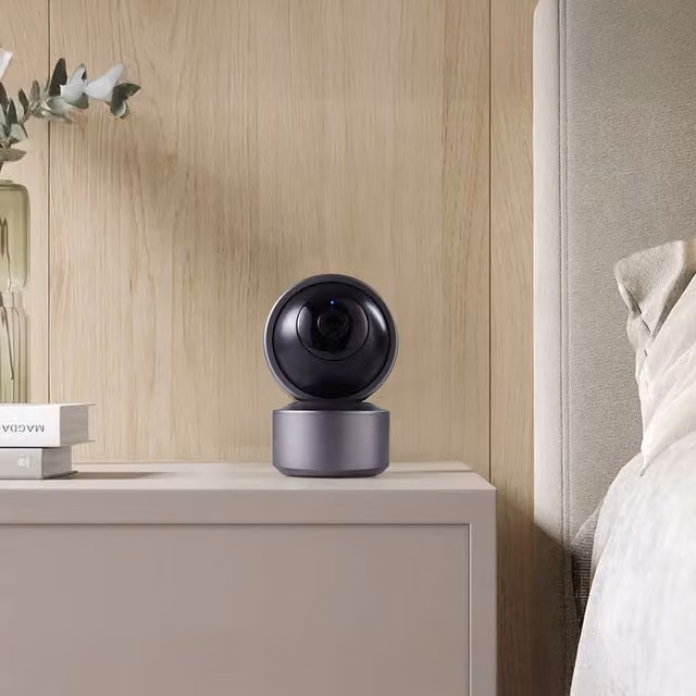 Livingandhome Smart Pet Security Camera in Silver and Grey