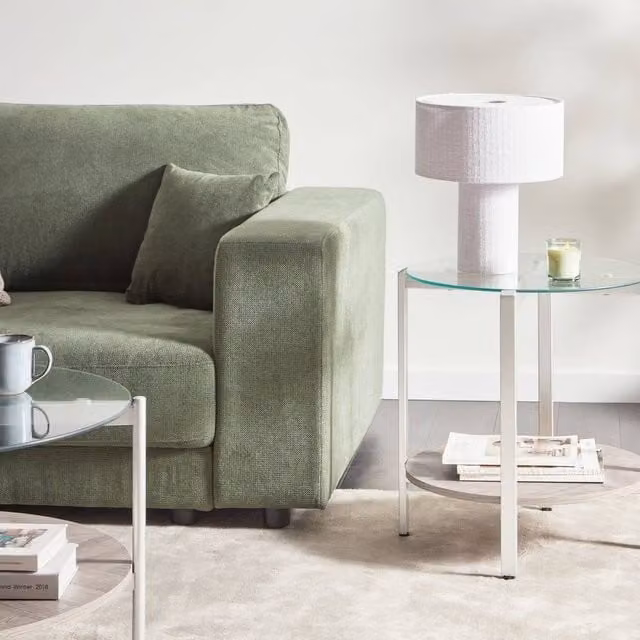 Wyld and Coco Round Side Table with Silver Chromed Metal Base and Light Wood Tempered Glass Top, Diameter: 50 cm – 1