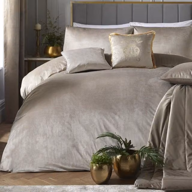 Laurence Llewelyn-Bowen Montrose Luxury Velvet and Linen Jacquard Duvet Cover Set in Beige, W/D/H: 260 x 220 cm