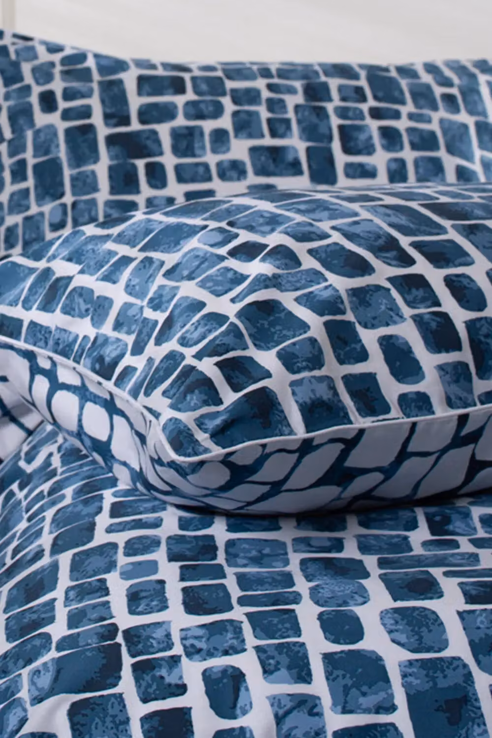 The Lyndon Company Tulle Breathable 100% Cotton Duvet Cover and Pillowcase Set in Blue, W/D/H: 200 x 220 cm and 140 x 200 cm – 4