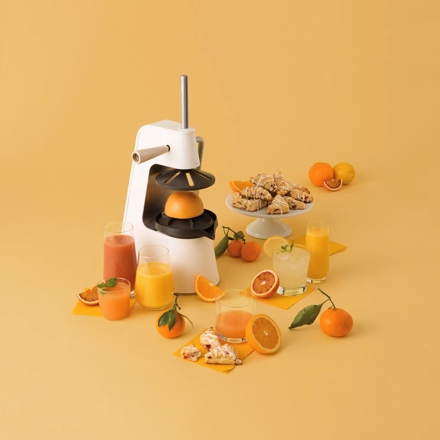 Chef'n FreshForce Citrus Juicer Tabletop Squeezer in White, W/D/H: 23 x 18 x 49 cm – 2